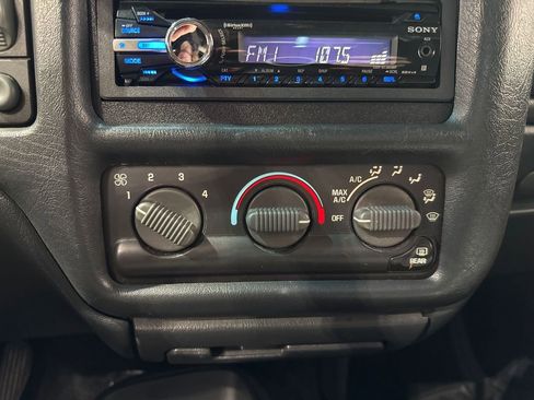 Used 2002 Chevrolet Blazer LS w/ Preferred Equipment Group image 69