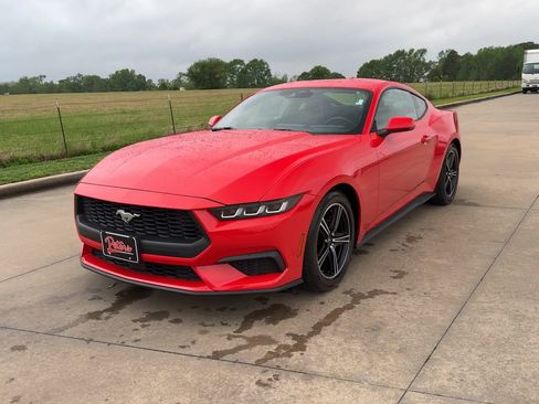 Used 2024 Ford Mustang Coupe RWD image 4