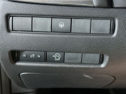 Used 2023 Nissan Rogue SV FWD image 17
