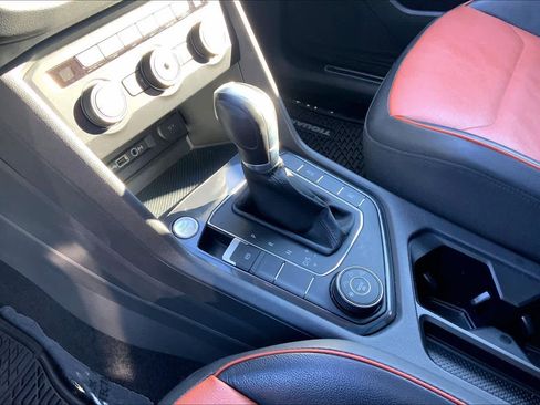 Used 2019 Volkswagen Tiguan SEL Premium image 16