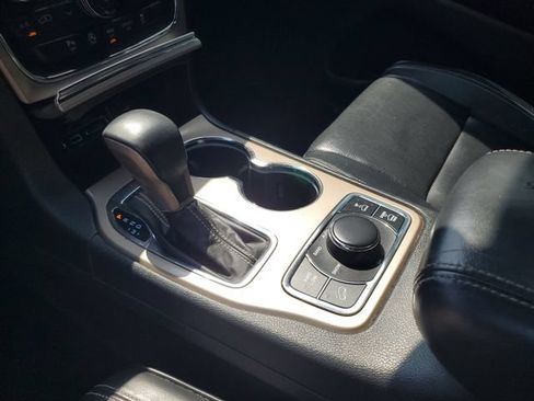Used 2017 Jeep Grand Cherokee Overland AWD/4WD image 29