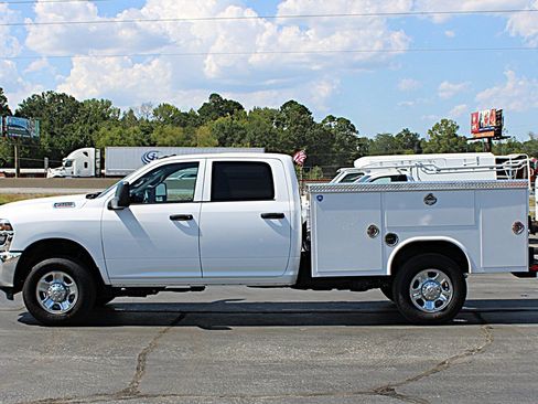 Used 2026 RAM 2500 Tradesman w/ Chrome Appearance Group AWD/4WD image 6