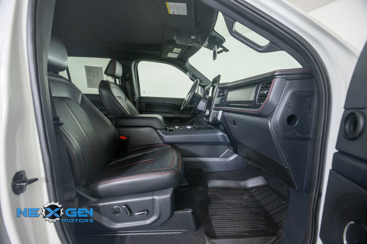 Used 2024 Ford Expedition Max Limited AWD/4WD image 8