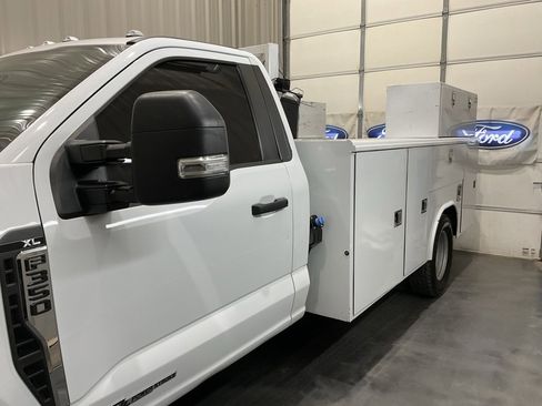 Used 2023 Ford F350 XL w/ XL Chrome Package image 5