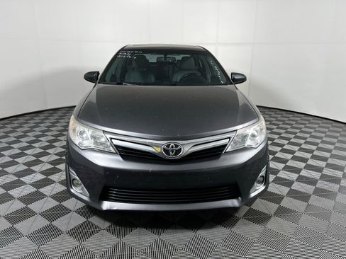 Used 2014 Toyota Camry XLE w/ Leather Package FWD image 2