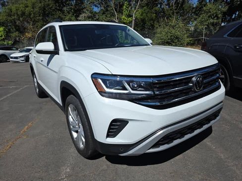 Used 2023 Volkswagen Atlas SE w/ Panoramic Sunroof Package FWD image 3