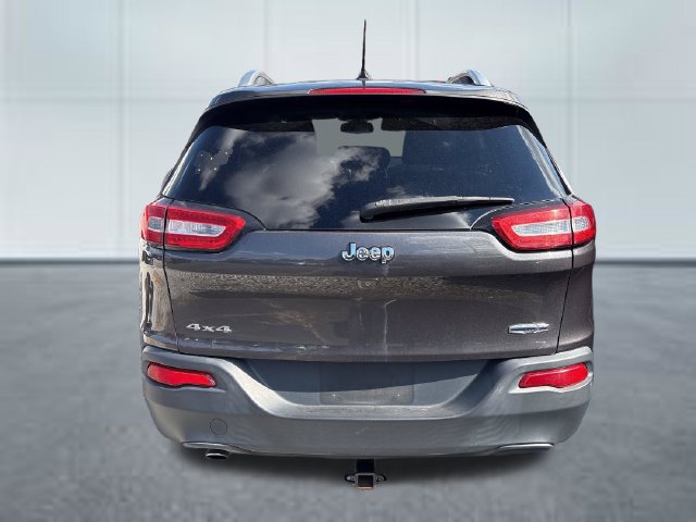 Used 2015 Jeep Cherokee Latitude w/ Cold Weather Group AWD/4WD image 3