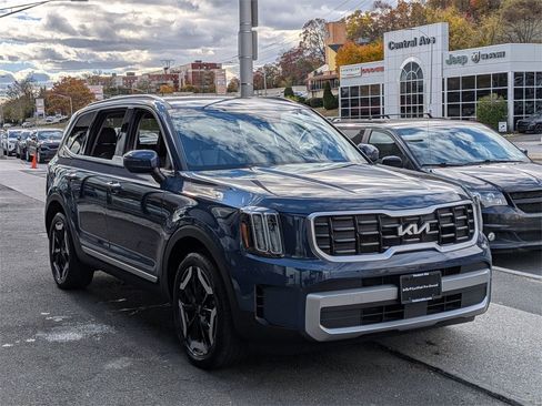 Used 2023 Kia Telluride S w/ S Sunroof Package image 4