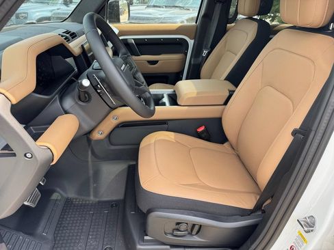 Used 2025 Land Rover Defender 110 V8 AWD/4WD image 7