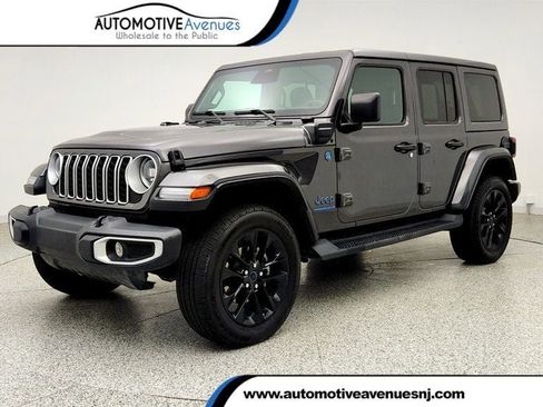 Used 2025 Jeep Wrangler Unlimited Sahara AWD/4WD image 1