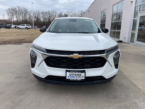 Used 2024 Chevrolet Trax LS w/ Driver Confidence Package FWD image 3