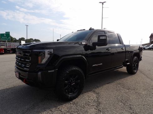 Used 2024 GMC Sierra 2500 AT4 w/ AT4 Premium Plus Package AWD/4WD image 3