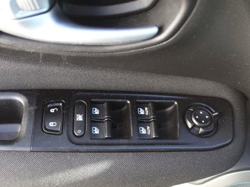 Used 2021 Jeep Renegade Latitude image 14