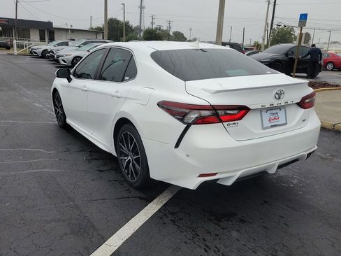 Used 2021 Toyota Camry SE image 4