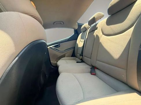 Used 2016 Hyundai Elantra SE FWD image 23