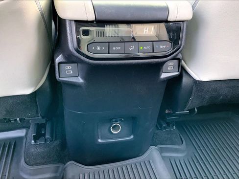 Used 2024 Toyota Grand Highlander XLE image 35