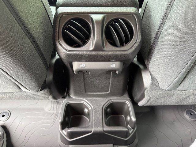 Used 2025 Jeep Gladiator Sport AWD/4WD image 16