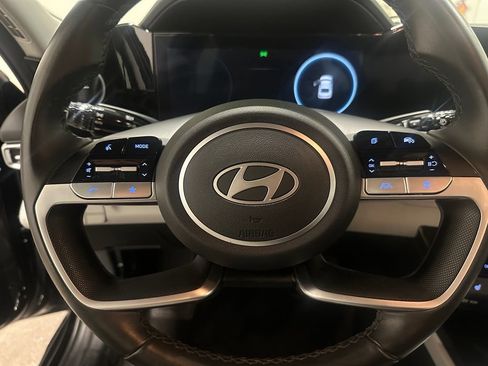 Used 2025 Hyundai Elantra Limited FWD image 23