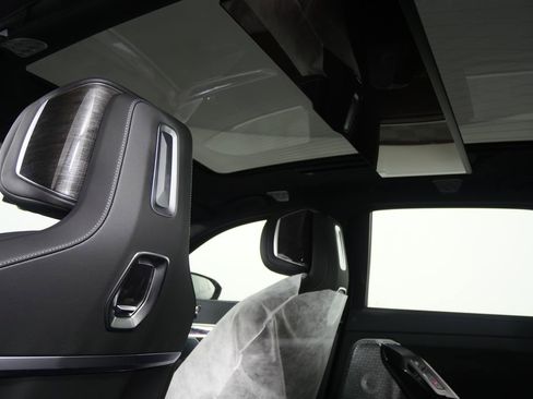 Used 2026 BMW 750e xDrive w/ Executive Package image 18