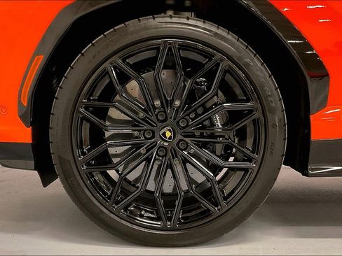 Used 2025 Lamborghini Urus SE image 17