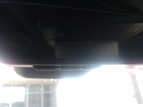 Used 2025 Toyota Camry SE w/ Convenience Package image 15