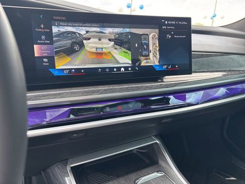 Used 2023 BMW 760i xDrive w/ Luxury Rear Seating Package image 13