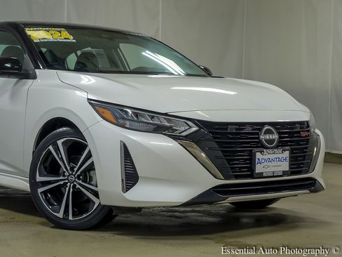 Used 2024 Nissan Sentra SR w/ SR Premium Package image 3