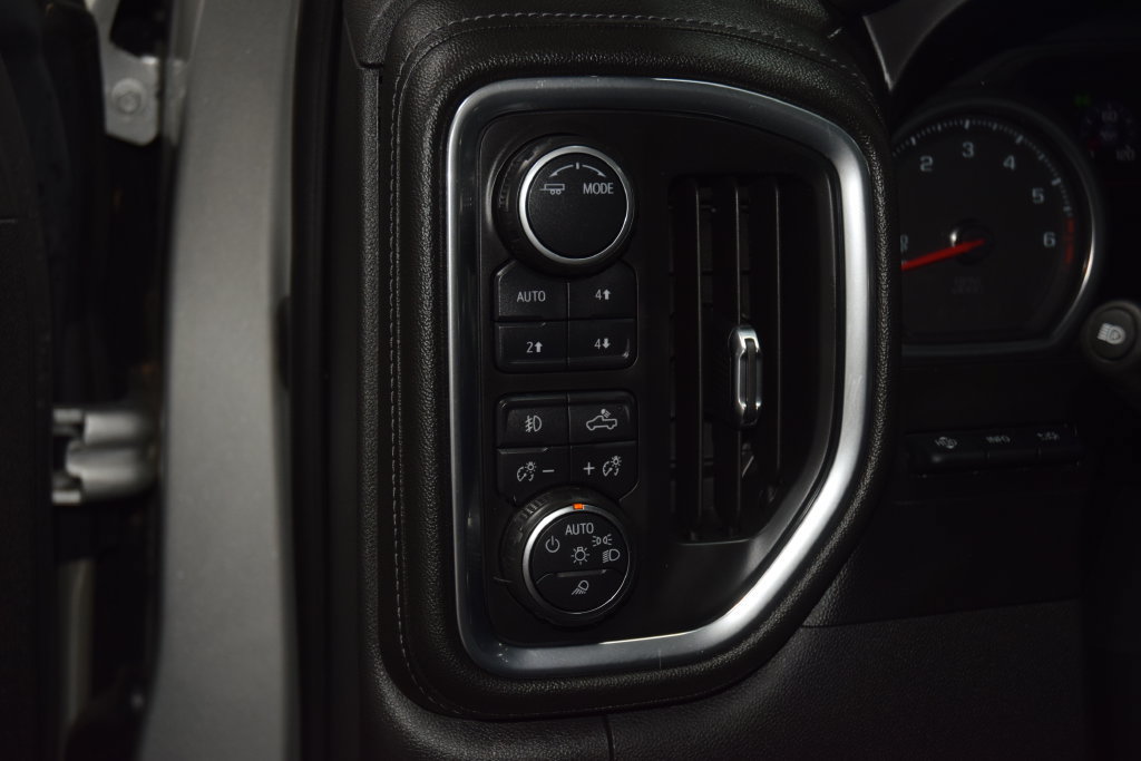 Used 2020 Chevrolet Silverado 1500 LTZ w/ LTZ Premium Package AWD/4WD image 37