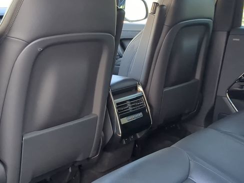 Used 2025 Land Rover Range Rover Sport SE image 18