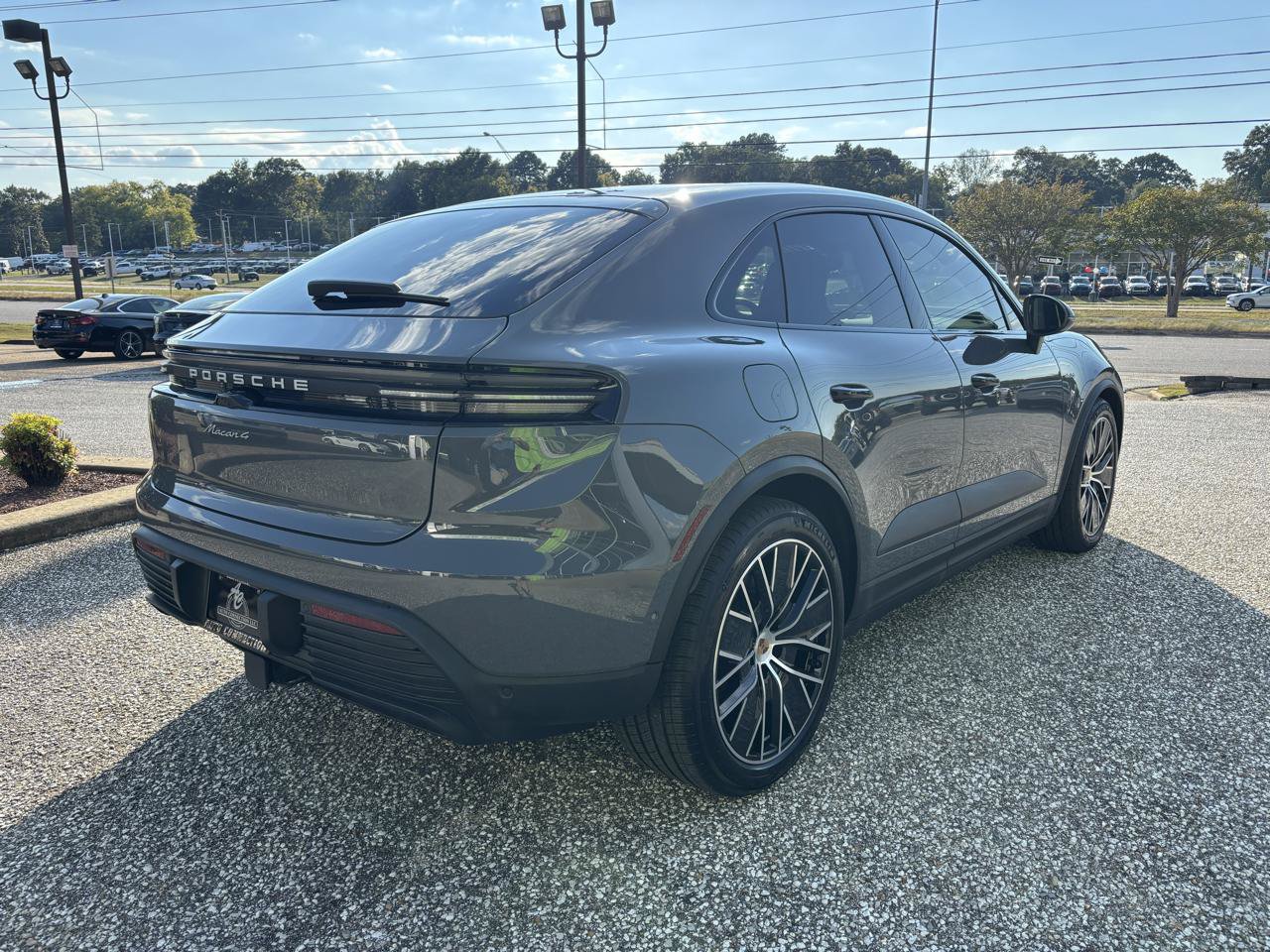 Used 2025 Porsche Macan 4 Electric AWD/4WD image 7
