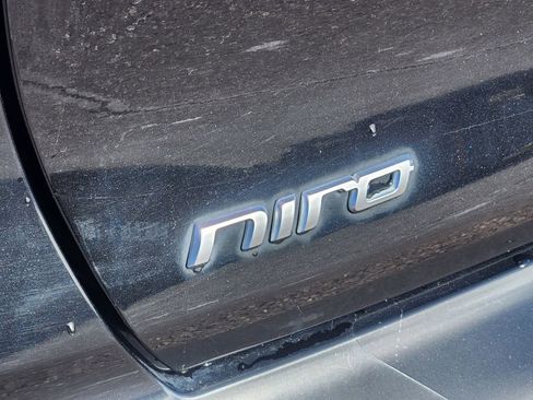 Used 2018 Kia Niro EX Premium image 30