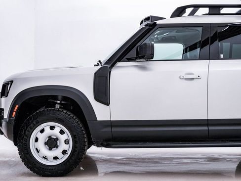 Used 2024 Land Rover Defender 110 S image 9