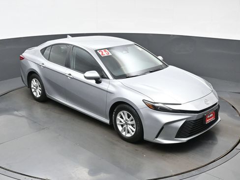 Used 2025 Toyota Camry LE FWD image 34