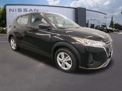 New 2025 Nissan Kicks Play S