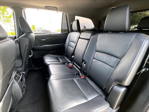Used 2021 Honda Pilot Touring image 32