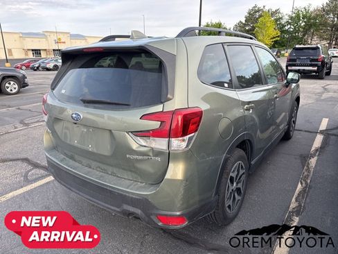 Used 2021 Subaru Forester Premium AWD/4WD image 7