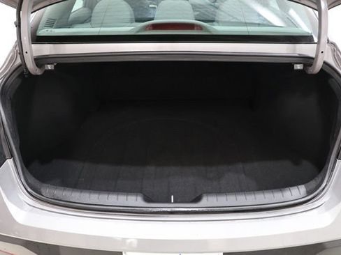 Used 2025 Hyundai Elantra SE FWD image 29