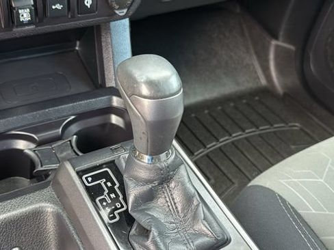 Certified 2021 Toyota Tacoma TRD Off-Road AWD/4WD image 17