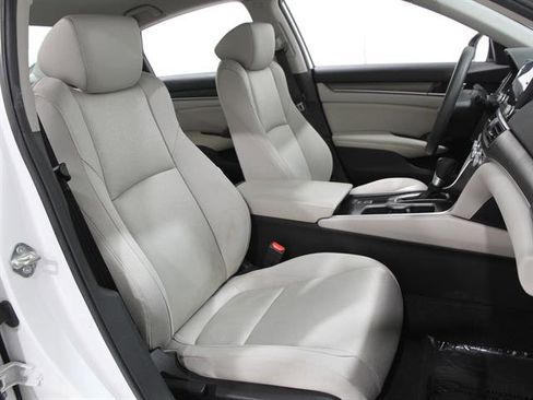 Used 2019 Honda Accord LX image 16