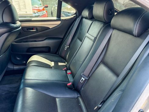 Used 2014 Lexus LS 460 w/ F Sport Package RWD image 18