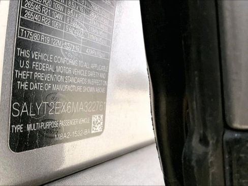 Used 2021 Land Rover Range Rover Velar R-Dynamic S image 11