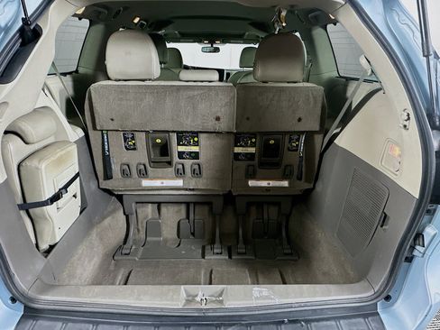 Used 2016 Toyota Sienna XLE image 29