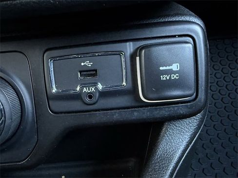 Used 2023 Jeep Renegade Latitude image 22