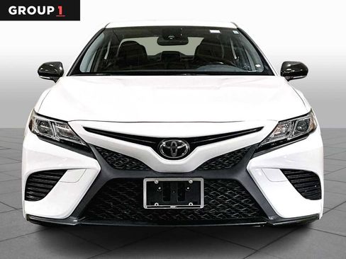 Certified 2019 Toyota Camry SE image 3