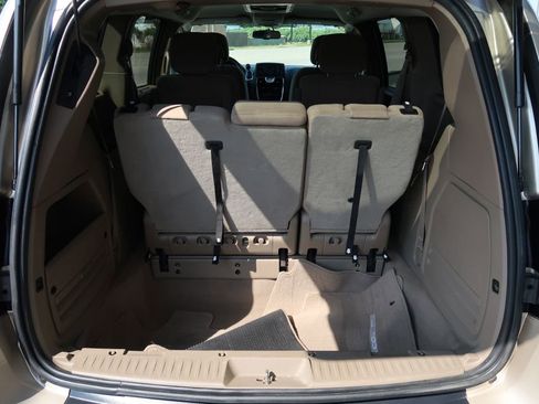 Used 2015 Chrysler Town & Country Touring w/ Driver Convenience Group image 12