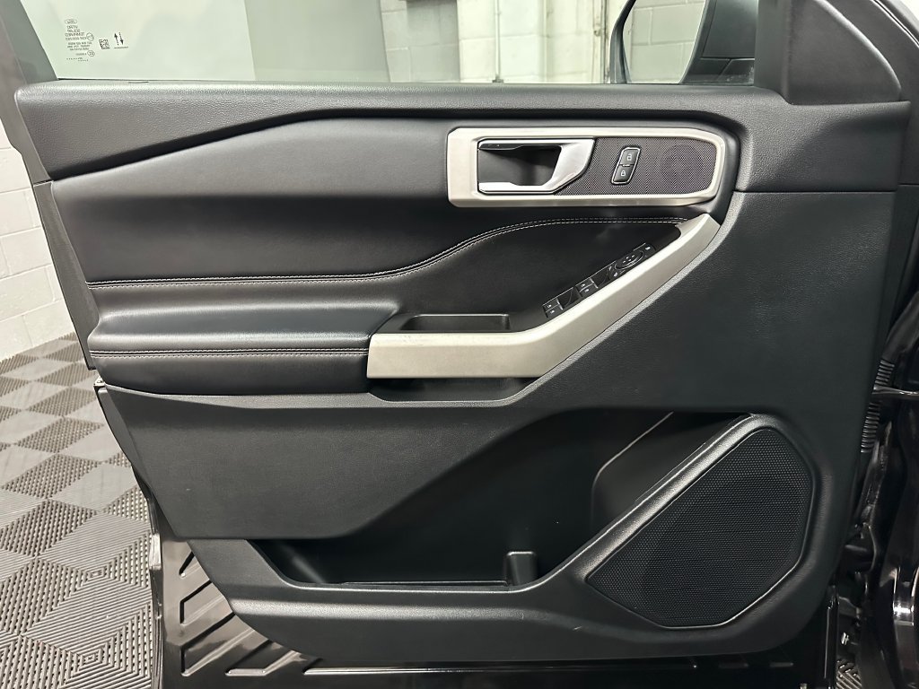 Used 2022 Ford Explorer XLT AWD/4WD image 17