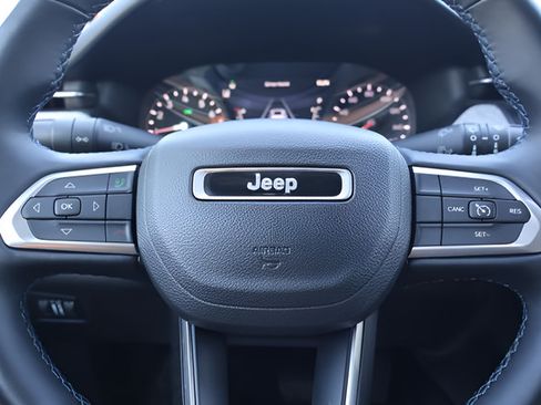 Used 2022 Jeep Compass Latitude w/ Convenience Group AWD/4WD image 20