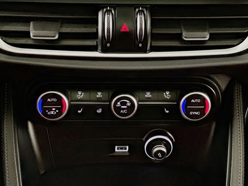 Used 2022 Alfa Romeo Stelvio Sprint image 13