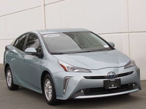 Certified 2022 Toyota Prius LE AWD/4WD image 2