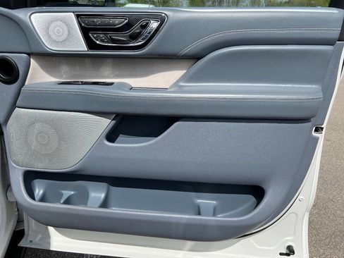 Used 2020 Lincoln Navigator Black Label w/ Cargo Convenience Package image 24